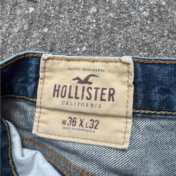 Hollister Men's Distressed Dark Wash Jeans - Picture 8 of 8